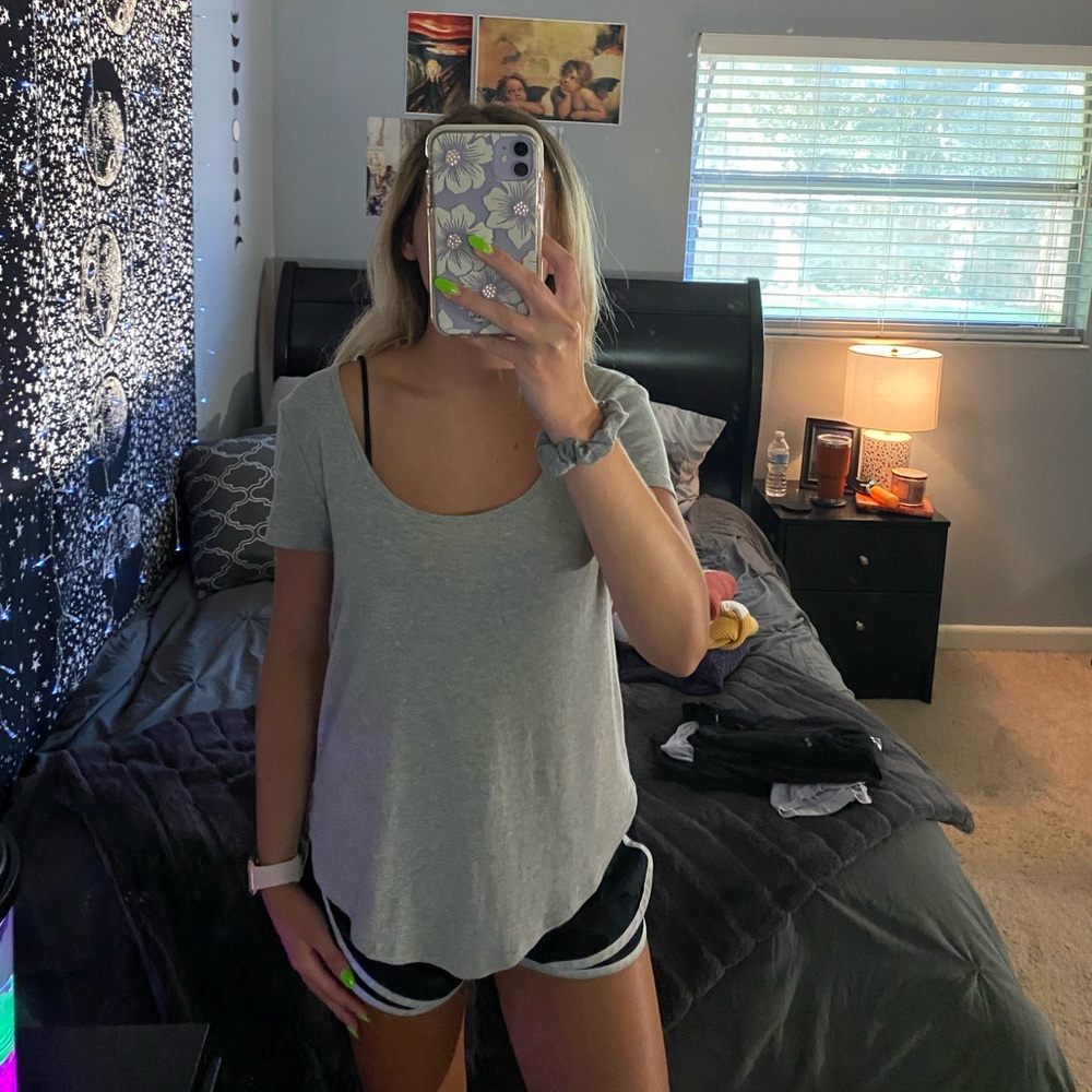 grey t-shirt